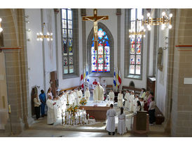 Feier der 1. Heiligen Kommunion in Sankt Crescentius (© Karl-Franz Thiede)